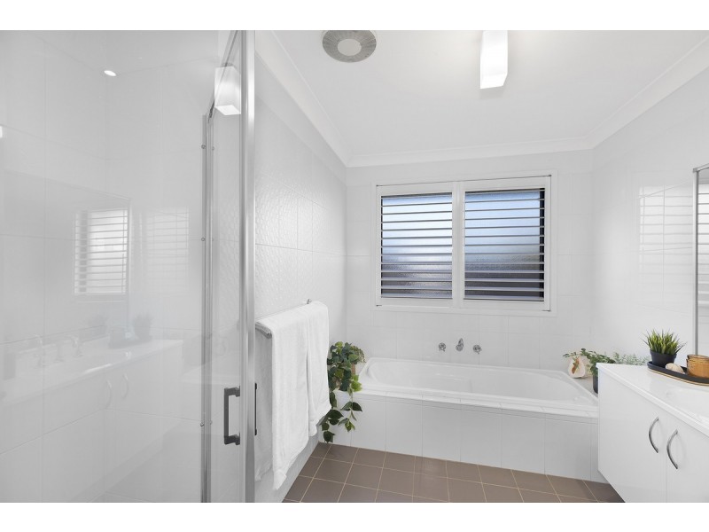 4 Wadi Road, Bateau Bay NSW 2261