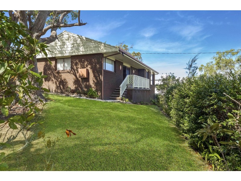 2 Valley View Road, Bateau Bay NSW 2261