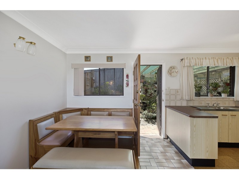 2 Valley View Road, Bateau Bay NSW 2261