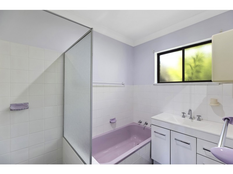 2 Valley View Road, Bateau Bay NSW 2261