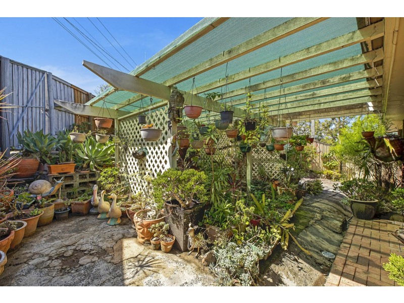 2 Valley View Road, Bateau Bay NSW 2261