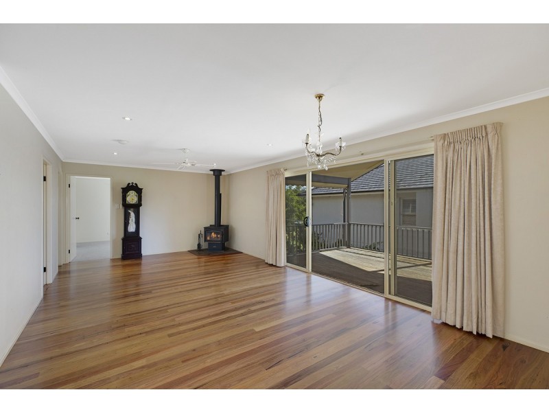 77 Lakin Street, Bateau Bay NSW 2261