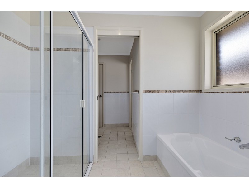 77 Lakin Street, Bateau Bay NSW 2261