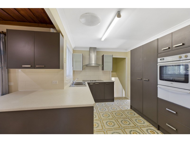 10 Darrin Close, Bateau Bay NSW 2261