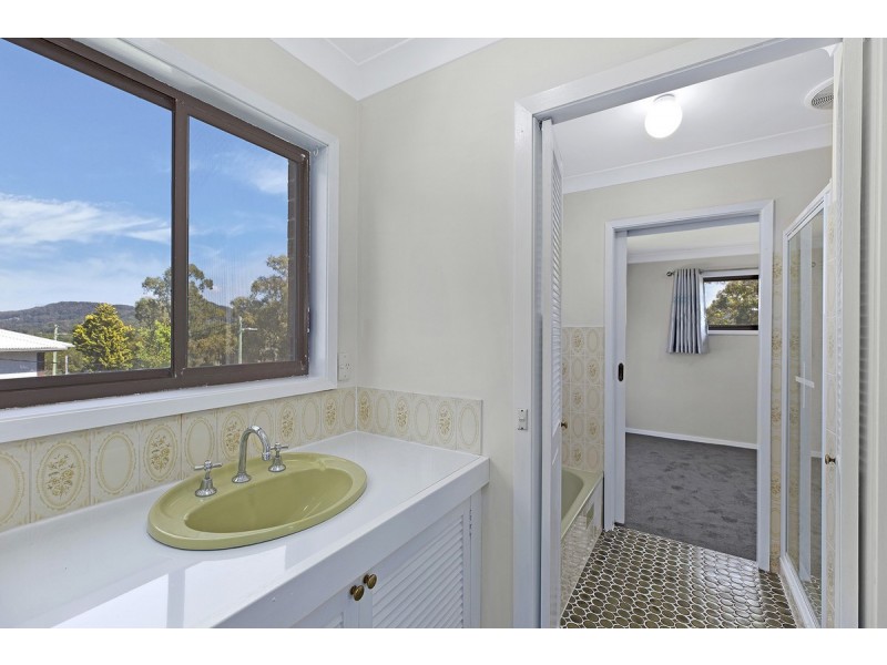 10 Darrin Close, Bateau Bay NSW 2261