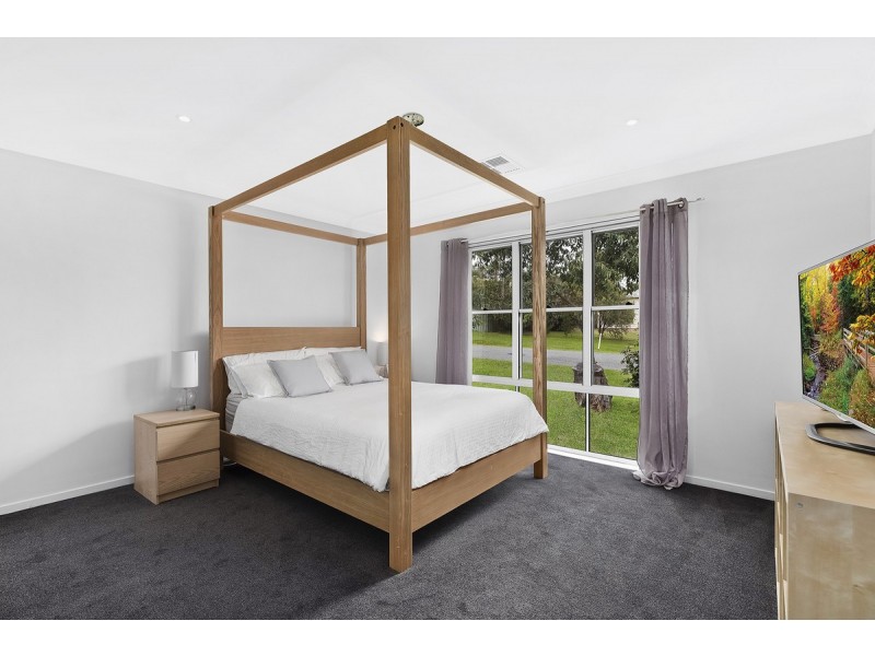 5 Whalans Road, Bateau Bay NSW 2261