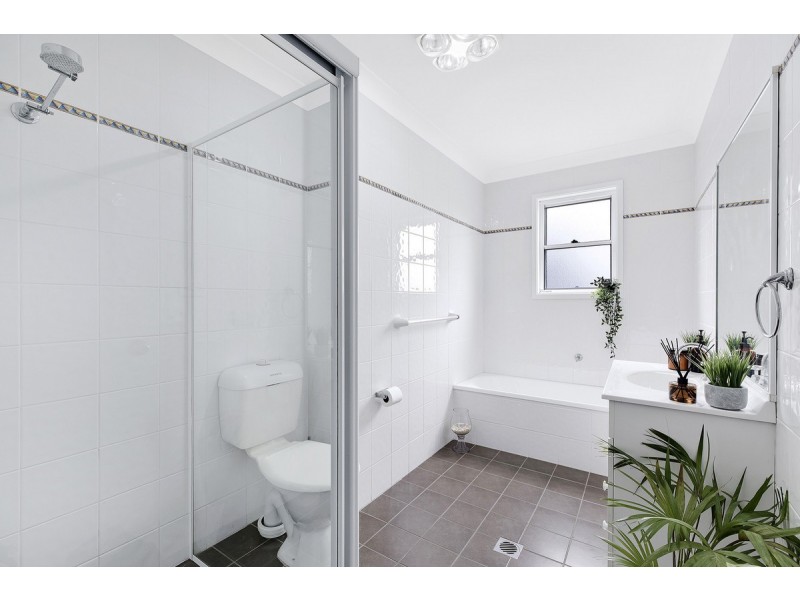 5 Whalans Road, Bateau Bay NSW 2261