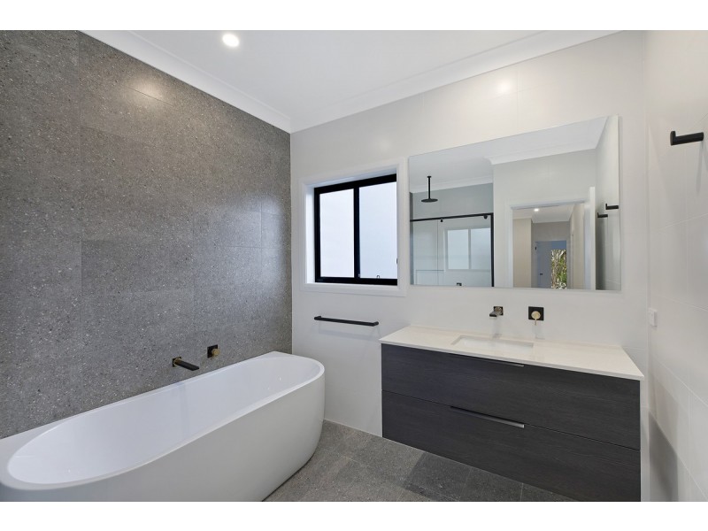 95 Lakin Street, Bateau Bay NSW 2261