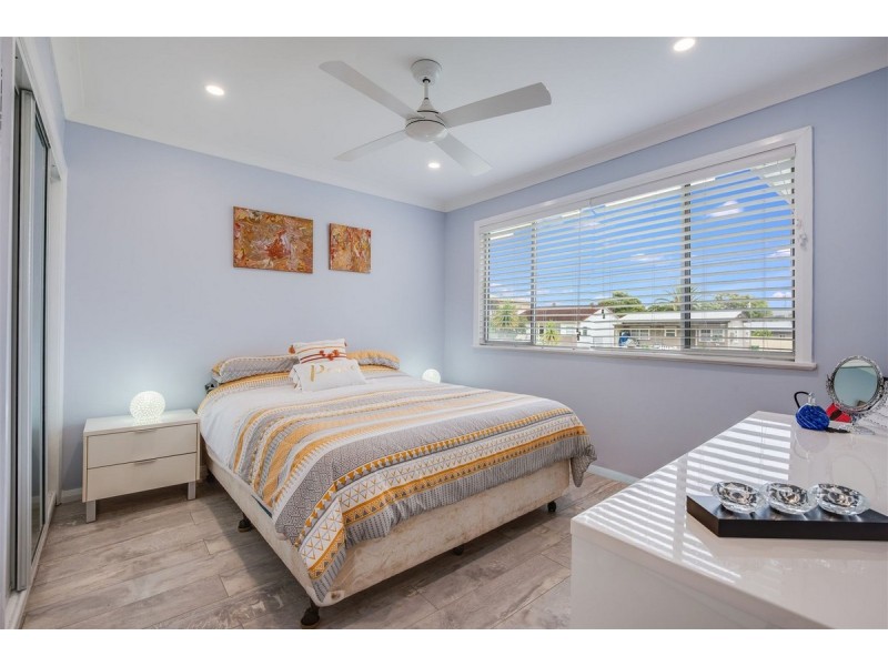 2 Hume Boulevard, Killarney Vale NSW 2261