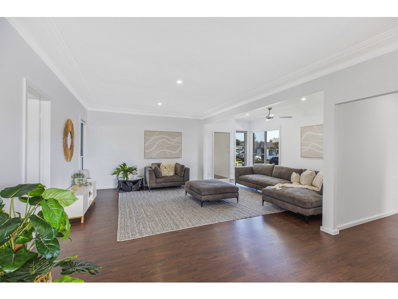 6 Kingsford Smith Drive, Berkeley Vale NSW 2261