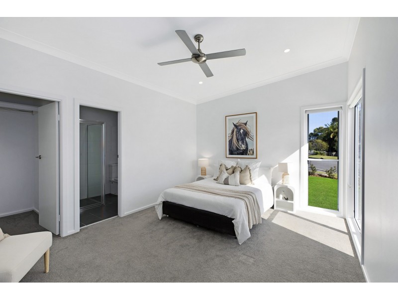 6 Kingsford Smith Drive, Berkeley Vale NSW 2261