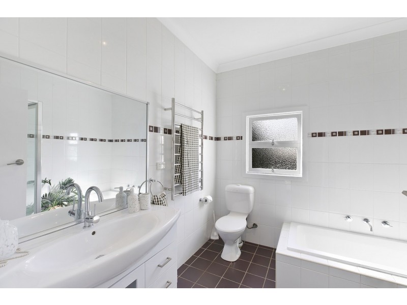 6 Kingsford Smith Drive, Berkeley Vale NSW 2261