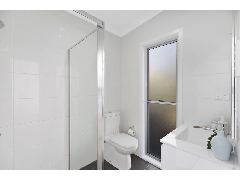 6 Kingsford Smith Drive, Berkeley Vale NSW 2261