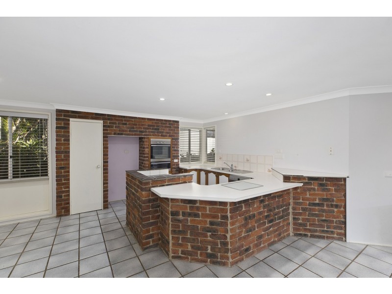 18 Redgum Close, Bateau Bay NSW 2261