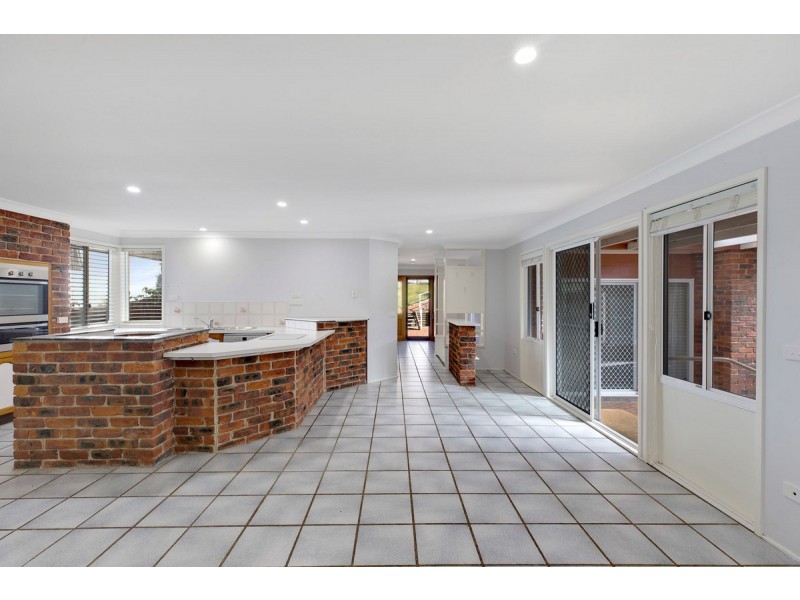 18 Redgum Close, Bateau Bay NSW 2261