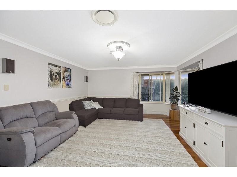 12 Bataan Circuit, Bateau Bay NSW 2261