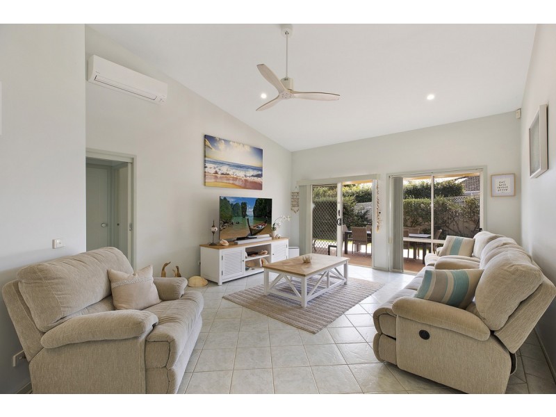 11 Maas Parade, Forresters Beach NSW 2260