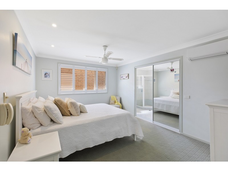 11 Maas Parade, Forresters Beach NSW 2260