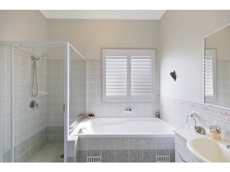 11 Maas Parade, Forresters Beach NSW 2260