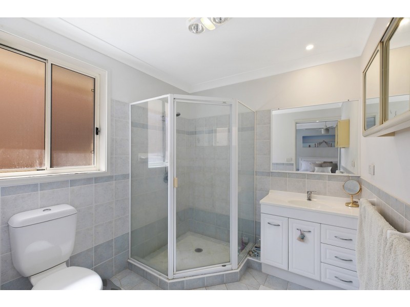 11 Maas Parade, Forresters Beach NSW 2260