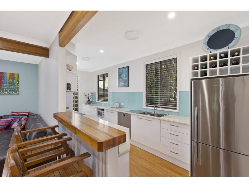 2 Burrawong Street, Bateau Bay NSW 2261