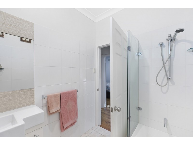 2 Burrawong Street, Bateau Bay NSW 2261