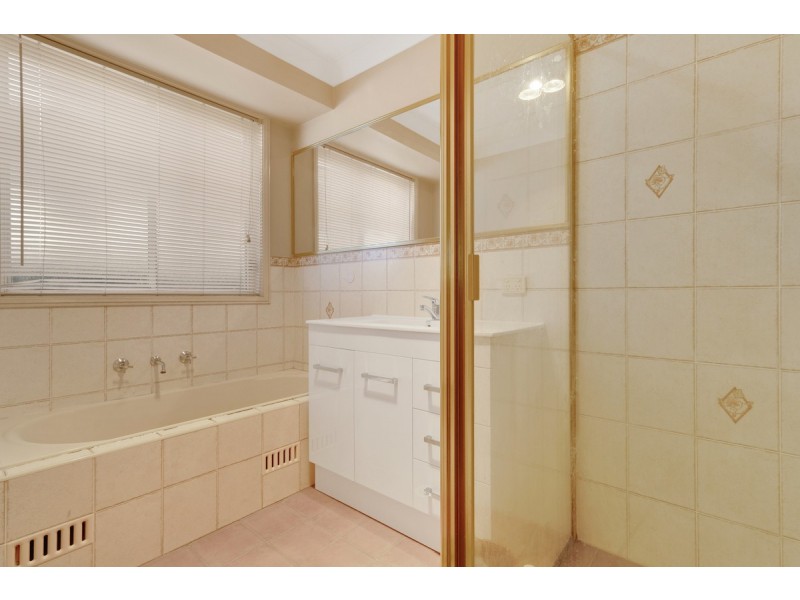 259 Cresthaven Avenue, Bateau Bay NSW 2261