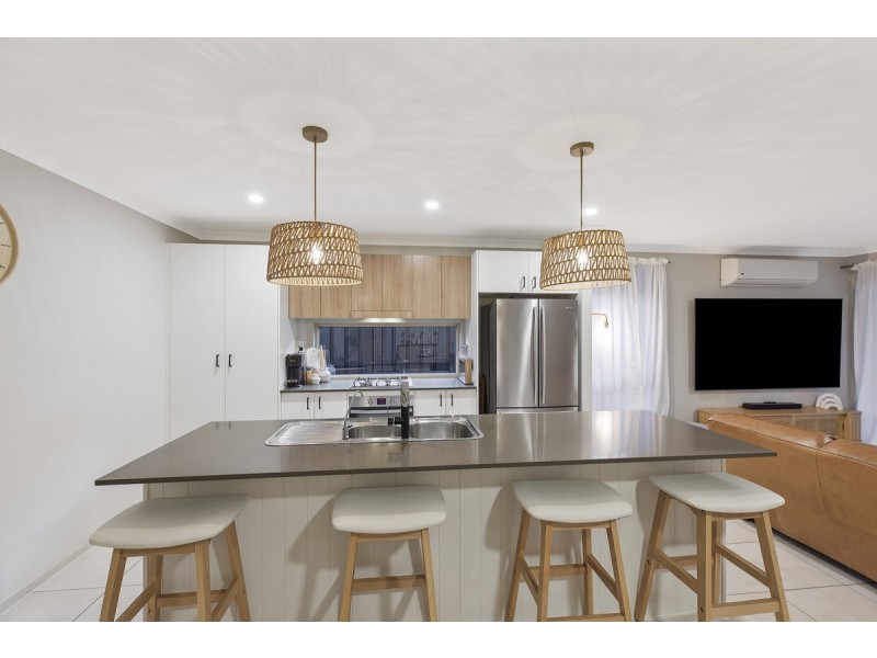 27 Oakmont Place, Woongarrah NSW 2259