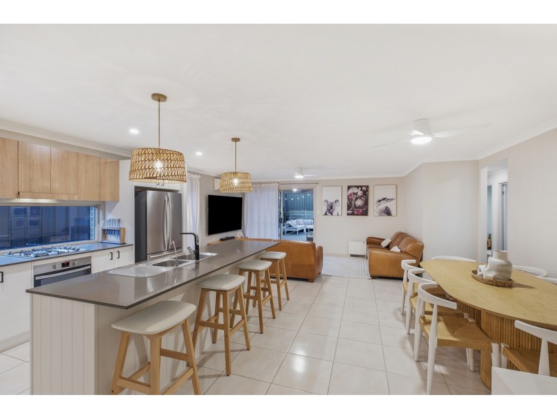 27 Oakmont Place, Woongarrah NSW 2259