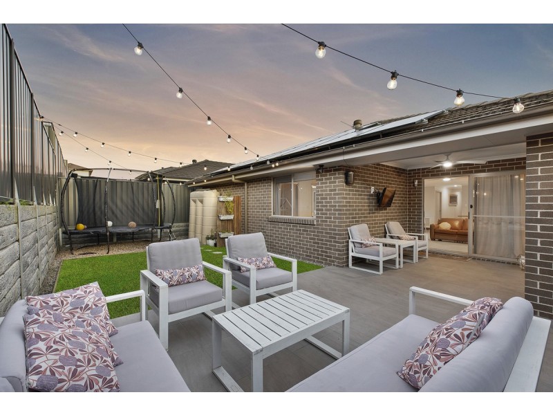 27 Oakmont Place, Woongarrah NSW 2259