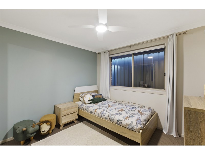 27 Oakmont Place, Woongarrah NSW 2259
