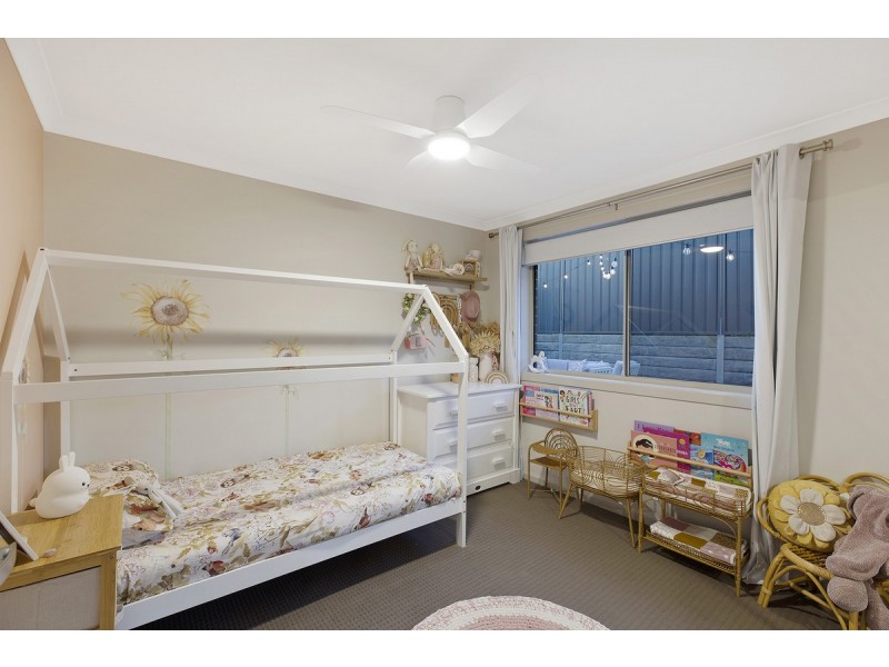 27 Oakmont Place, Woongarrah NSW 2259