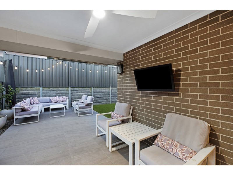 27 Oakmont Place, Woongarrah NSW 2259