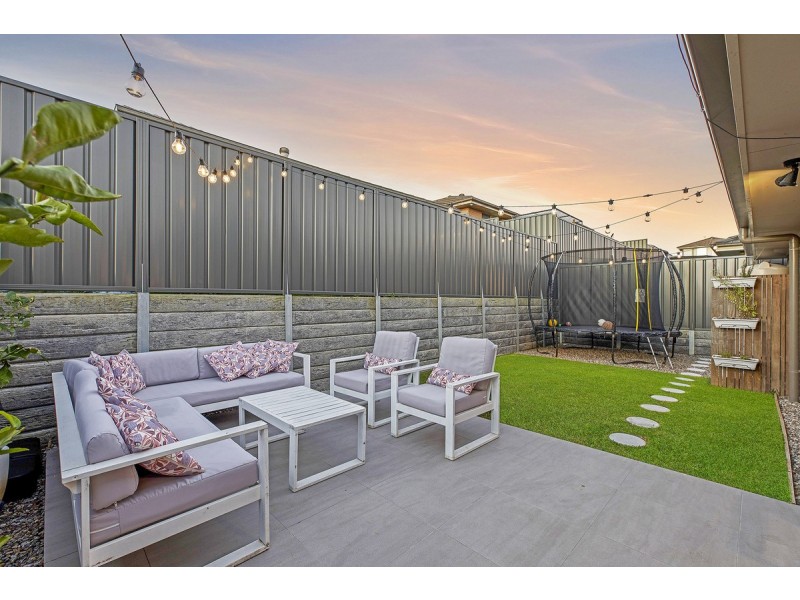 27 Oakmont Place, Woongarrah NSW 2259