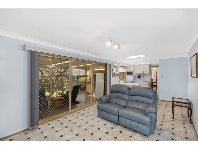 5 Peta Close, Bateau Bay NSW 2261