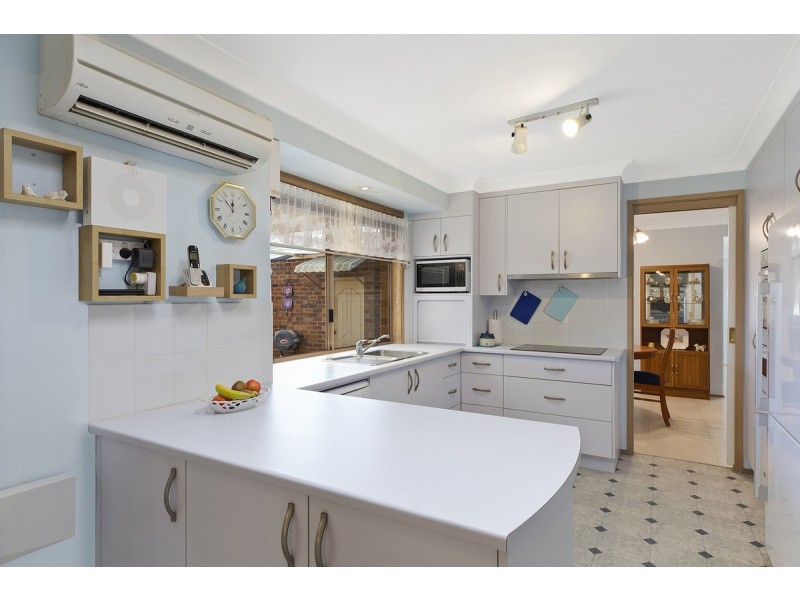 5 Peta Close, Bateau Bay NSW 2261