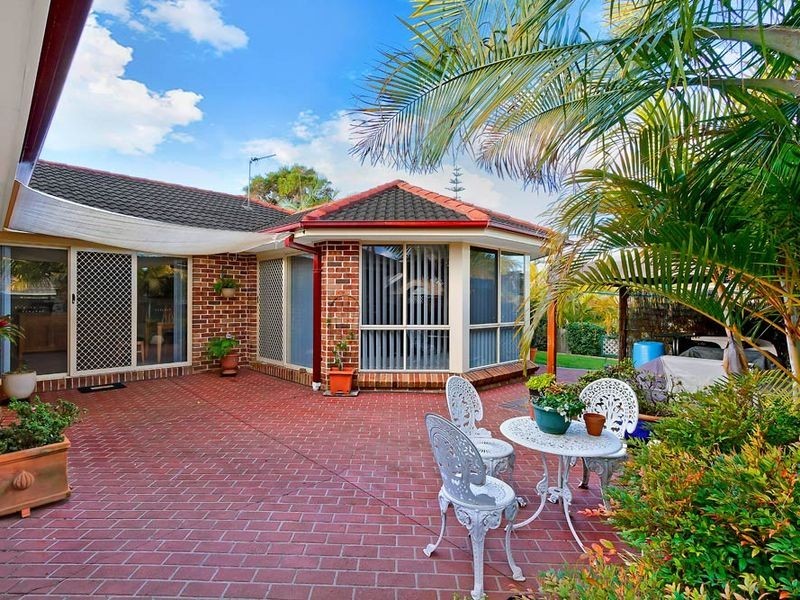 6 Dunning Ave, Bateau Bay NSW 2261