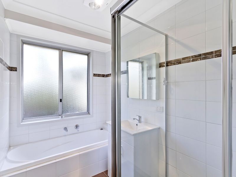 2 Banks Close, Bateau Bay NSW 2261