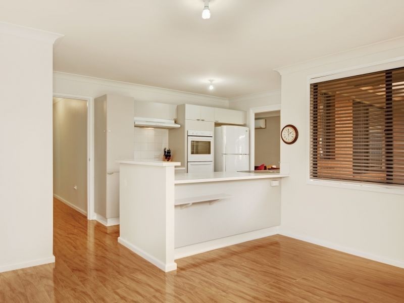 10 Hawkesbury Close, Bateau Bay NSW 2261