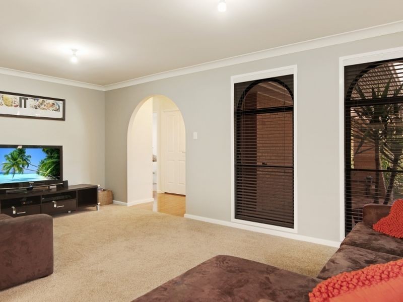 10 Hawkesbury Close, Bateau Bay NSW 2261