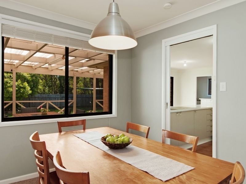 10 Hawkesbury Close, Bateau Bay NSW 2261