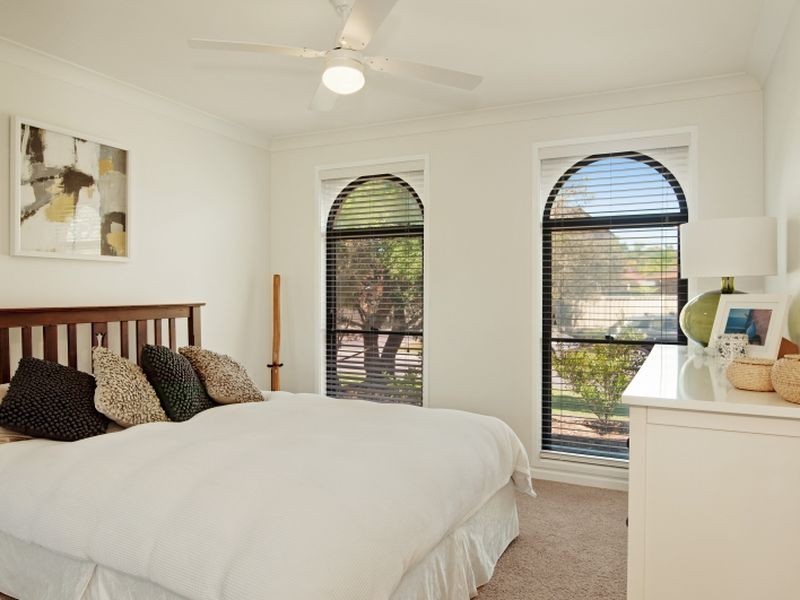 10 Hawkesbury Close, Bateau Bay NSW 2261