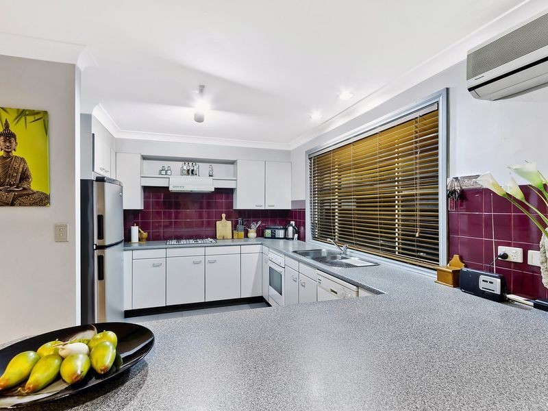 10 Valley View Road, Bateau Bay NSW 2261