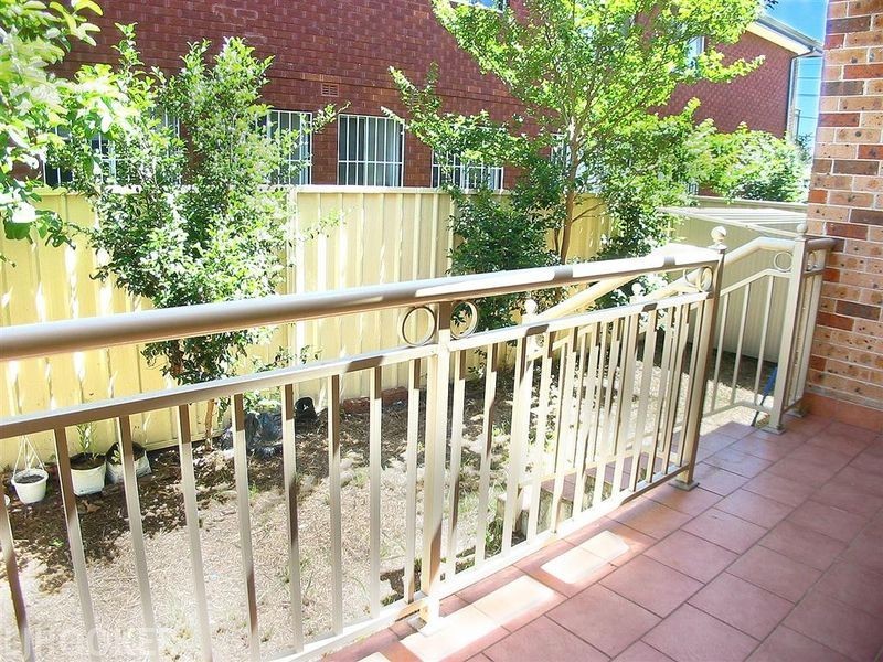 2/51 Gould Street, Campsie NSW 2194