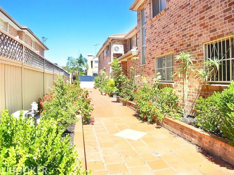 2/51 Gould Street, Campsie NSW 2194