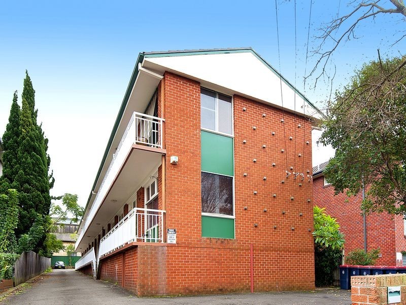 2/11 Queensborough Road, Croydon Park NSW 2133