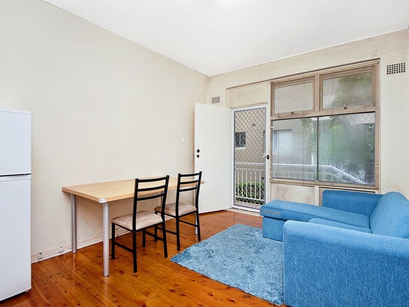 2/11 Queensborough Road, Croydon Park NSW 2133