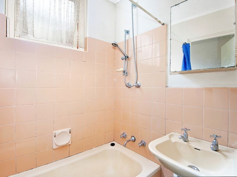 2/11 Queensborough Road, Croydon Park NSW 2133