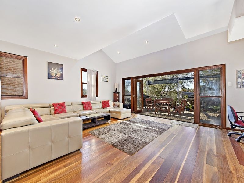 15 Woodlands Rd, Ashbury NSW 2193