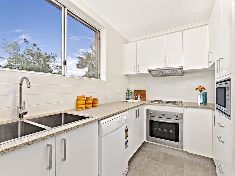 2/2 Railway Cres, Jannali NSW 2226